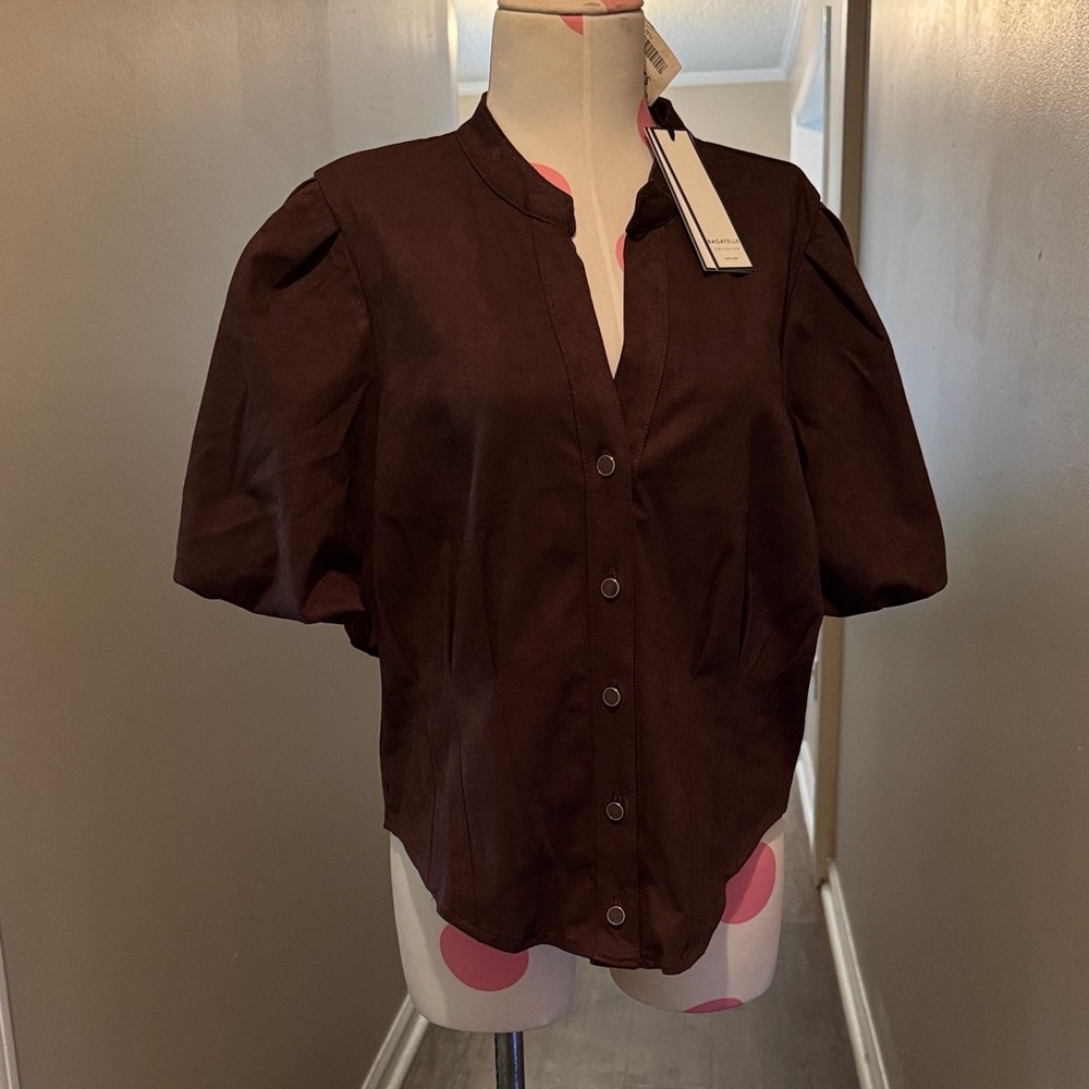 NWT. Elegant Women's Button-Up Blouse